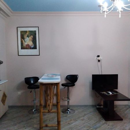 Hostel Retro Batumi Luaran gambar