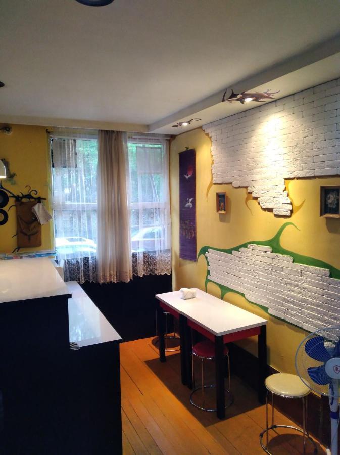 Hostel Retro Batumi Luaran gambar