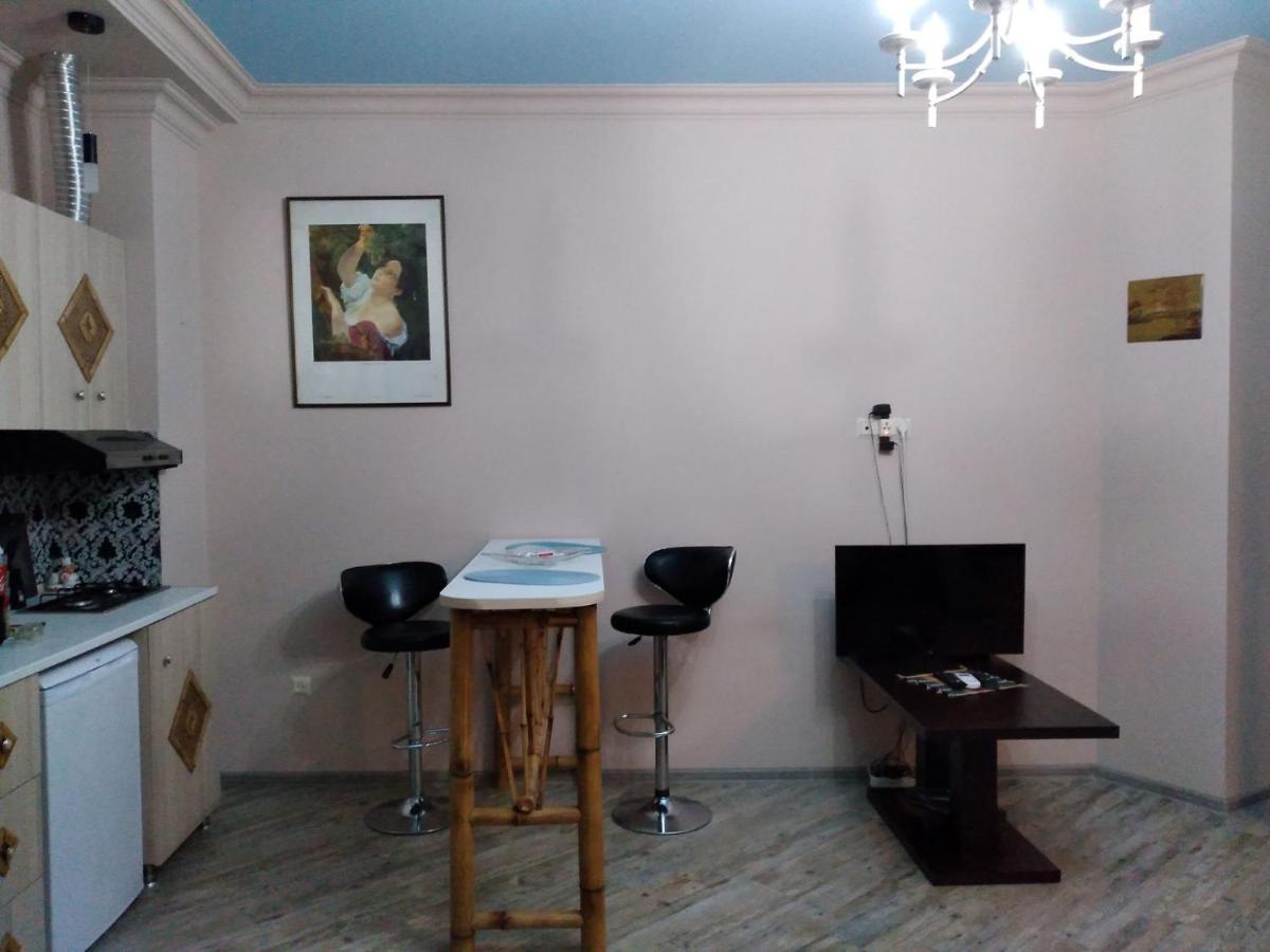 Hostel Retro Batumi Luaran gambar