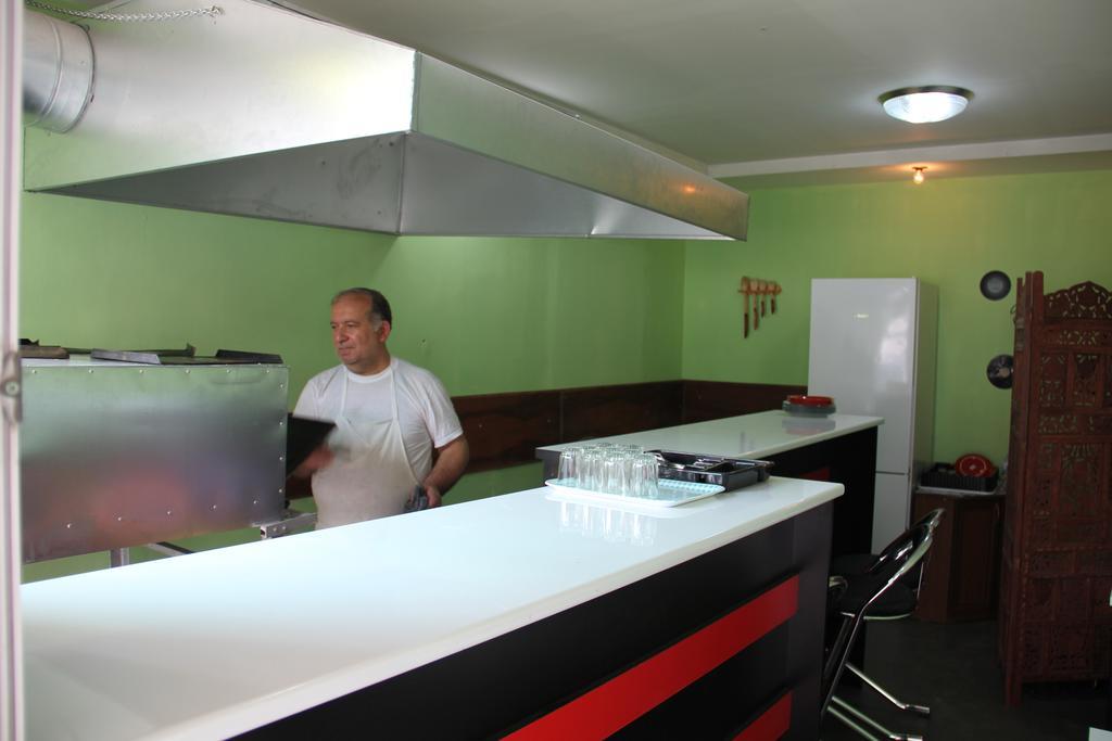 Hostel Retro Batumi Luaran gambar